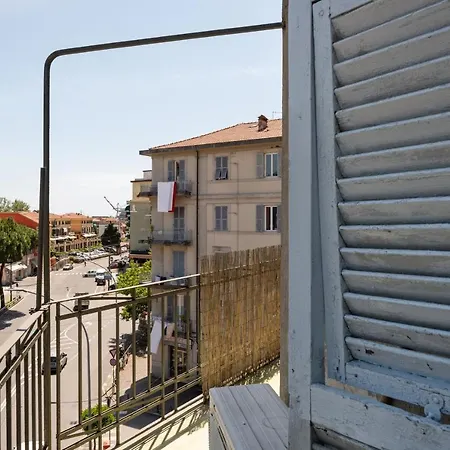 Guesthost - Piazza Concordia With Balcony La Spezia