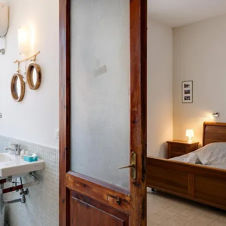 Apartment Piazza Concordia With Balcony La Spezia